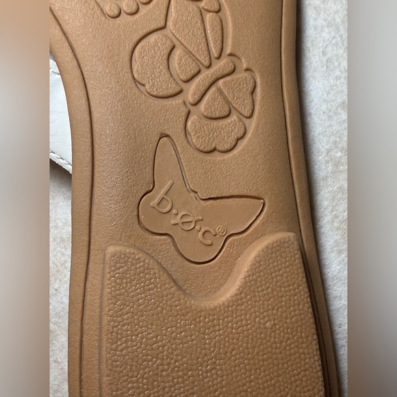 B.O.C White Flower Slip On Thong Sandals Brown Sole Size 7M NWT - Picture 6 of 6
